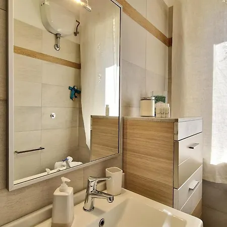 Apartment Sea Front 6 Seats Wi-fi Ac Park *